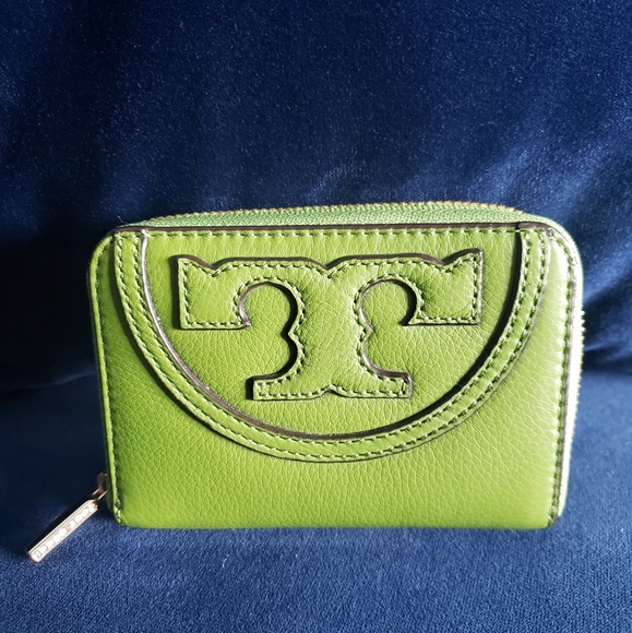 Tory Burch Handbags - NWOT Tory Burch small wallet!